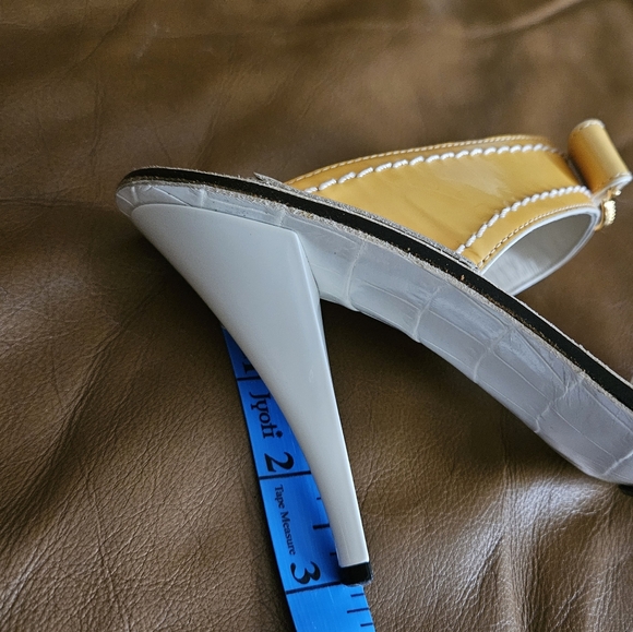 Women's Louis Vuitton Yellow Leather Metallic Gold High-End Sandals Size 6 US - Picture 15 of 16